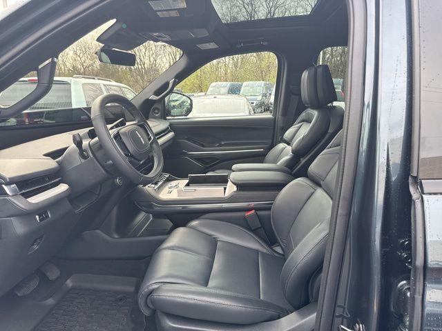 new 2025 Lincoln Navigator car