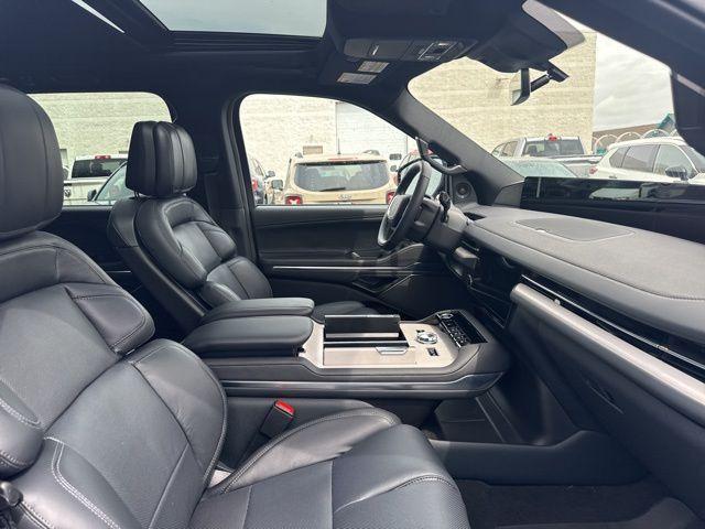 new 2025 Lincoln Navigator car