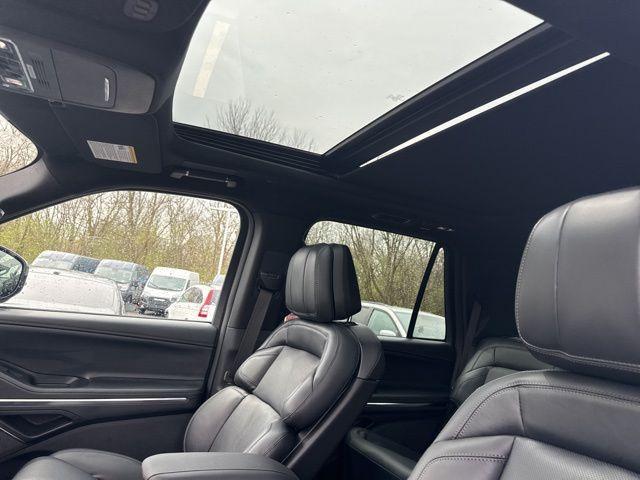 new 2025 Lincoln Navigator car