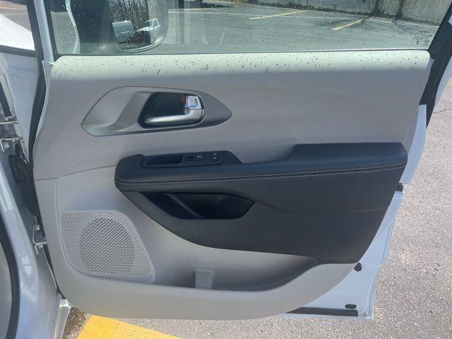 used 2023 Chrysler Pacifica car, priced at $24,500