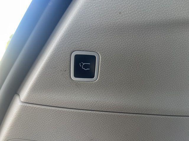 used 2023 Chrysler Pacifica car, priced at $24,500