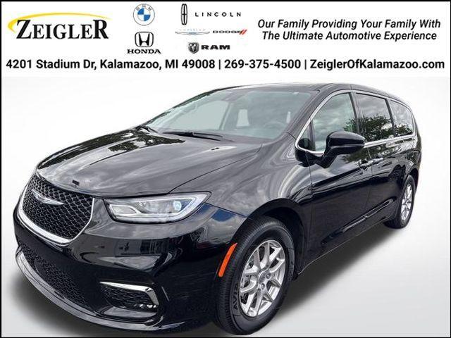 used 2024 Chrysler Pacifica car, priced at $31,651