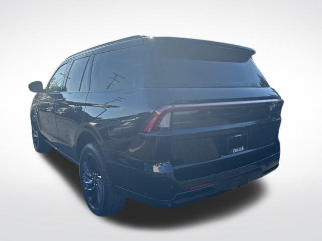 new 2025 Lincoln Navigator car, priced at $106,305