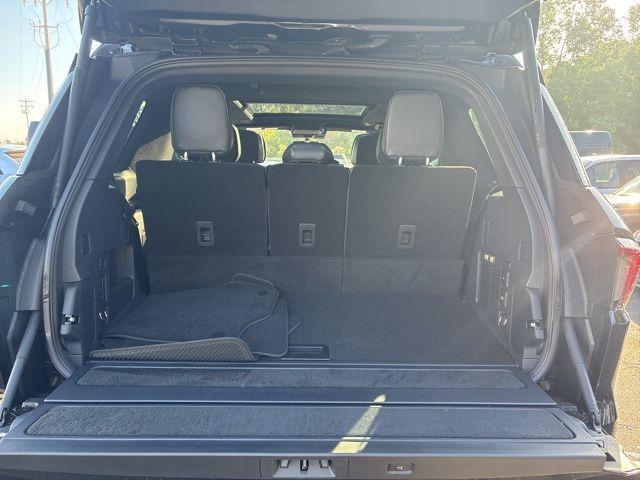 new 2025 Lincoln Navigator car, priced at $106,305