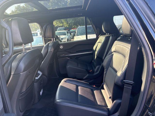 new 2025 Lincoln Navigator car, priced at $106,305