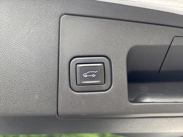 used 2022 Cadillac XT5 car, priced at $33,596