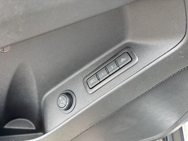 used 2022 Chevrolet Equinox car, priced at $24,615