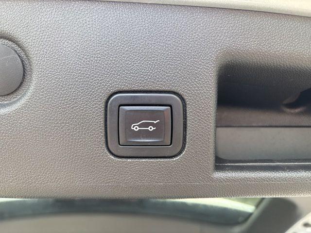 used 2022 Chevrolet Equinox car, priced at $24,615