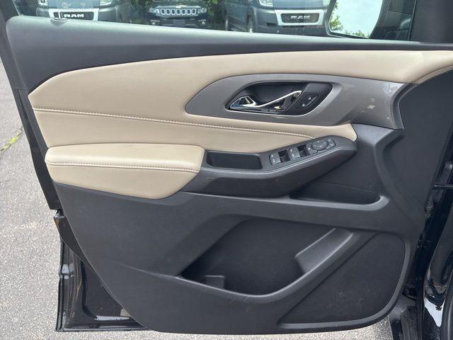 used 2023 Chevrolet Traverse car, priced at $32,500