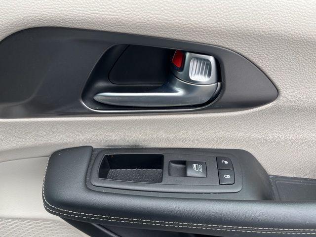used 2023 Chrysler Pacifica car, priced at $24,000