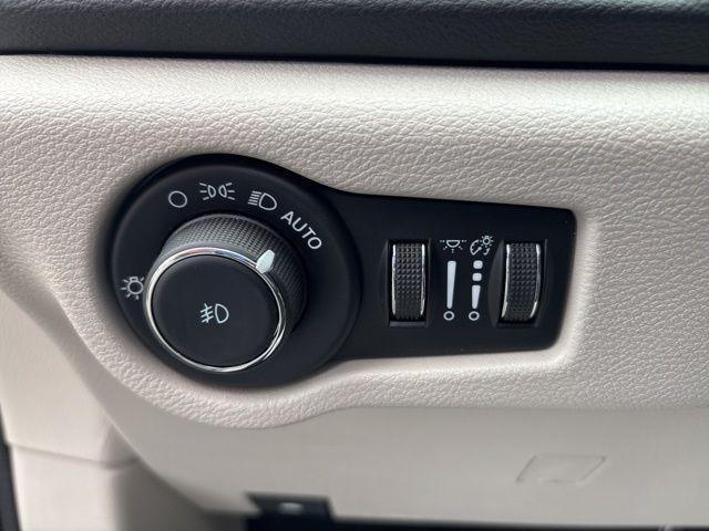 used 2024 Chrysler Pacifica car, priced at $32,000