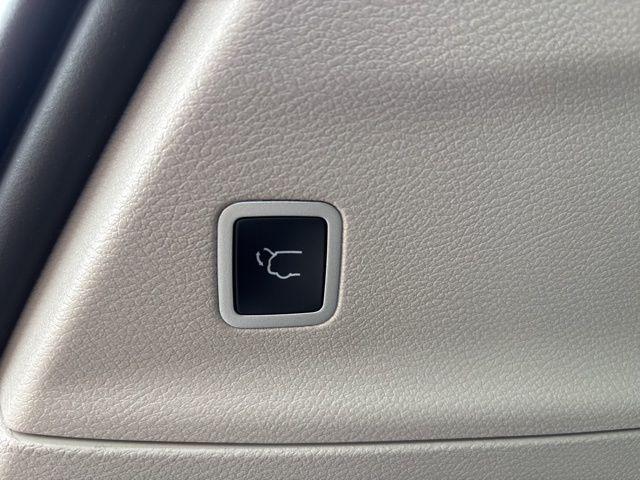 used 2024 Chrysler Pacifica car, priced at $32,000