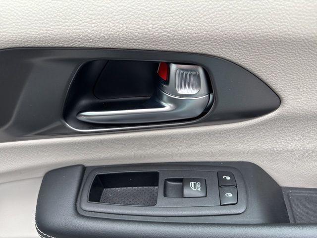 used 2024 Chrysler Pacifica car, priced at $32,000