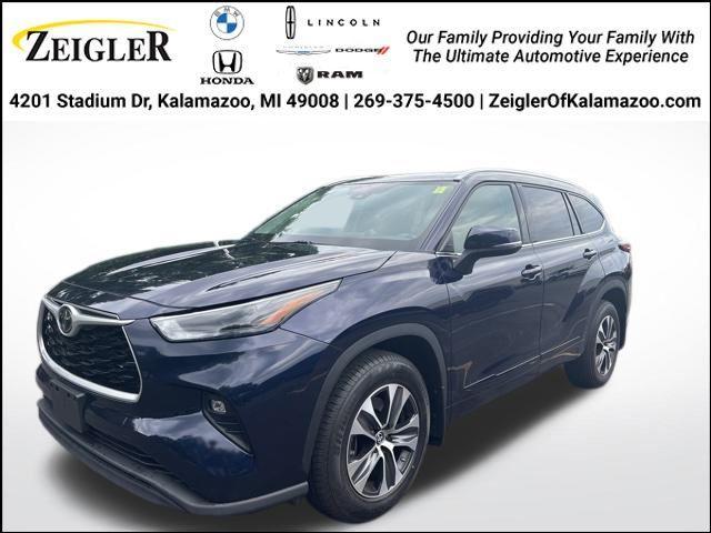 used 2022 Toyota Highlander car, priced at $39,000