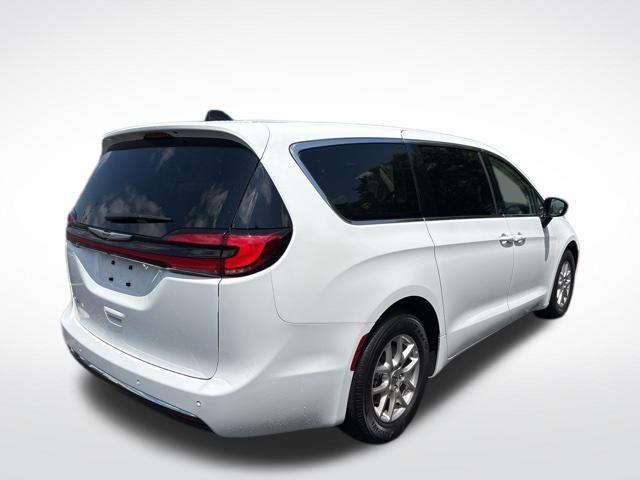used 2024 Chrysler Pacifica car, priced at $34,000