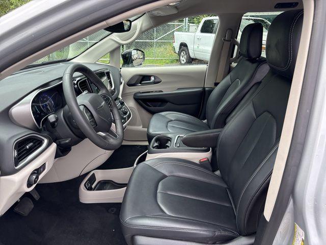 used 2024 Chrysler Pacifica car, priced at $33,000