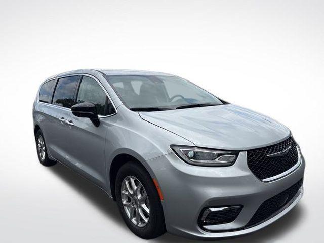 used 2024 Chrysler Pacifica car, priced at $33,000