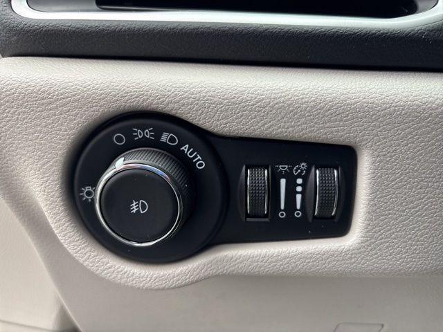 used 2024 Chrysler Pacifica car, priced at $33,000