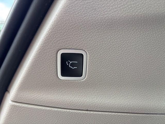 used 2024 Chrysler Pacifica car, priced at $33,000