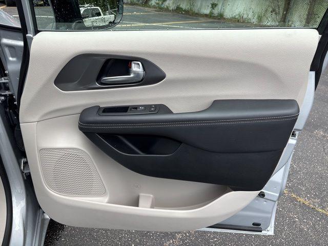 used 2024 Chrysler Pacifica car, priced at $33,000