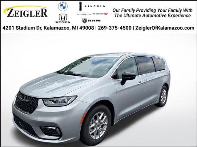 used 2024 Chrysler Pacifica car, priced at $33,000