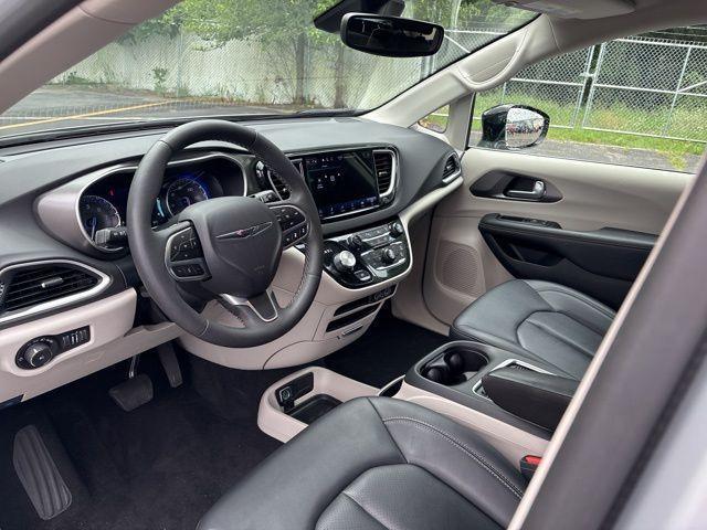 used 2024 Chrysler Pacifica car, priced at $33,000