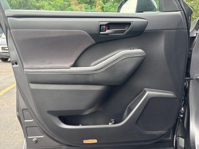 used 2022 Toyota Highlander car, priced at $35,000
