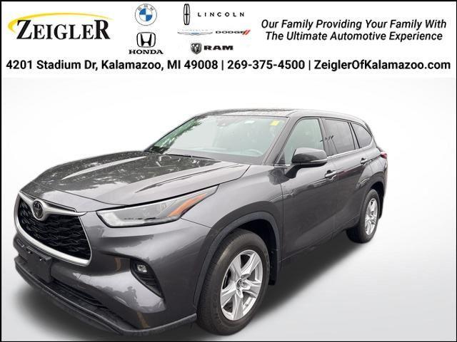 used 2022 Toyota Highlander car, priced at $35,000