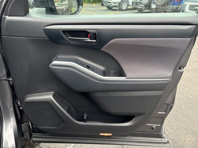 used 2022 Toyota Highlander car, priced at $35,000