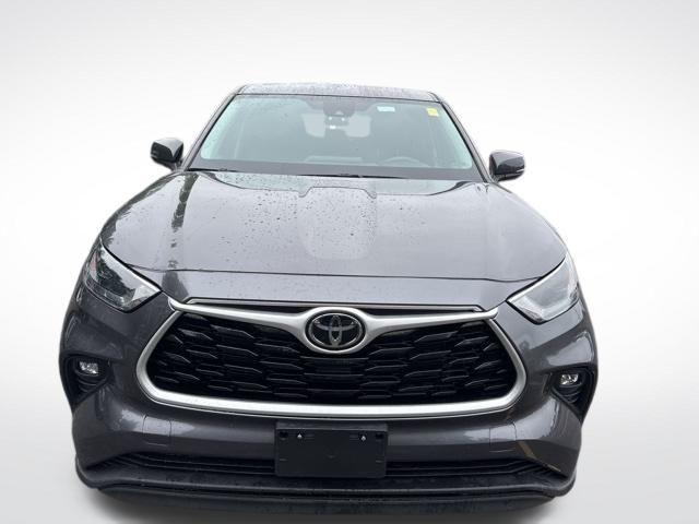 used 2022 Toyota Highlander car, priced at $35,000