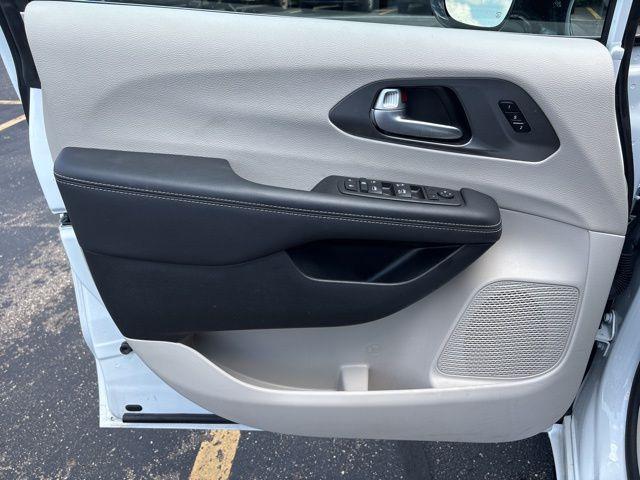 used 2024 Chrysler Pacifica car, priced at $33,000