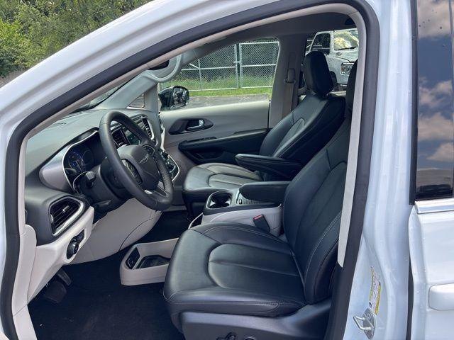 used 2024 Chrysler Pacifica car, priced at $33,000