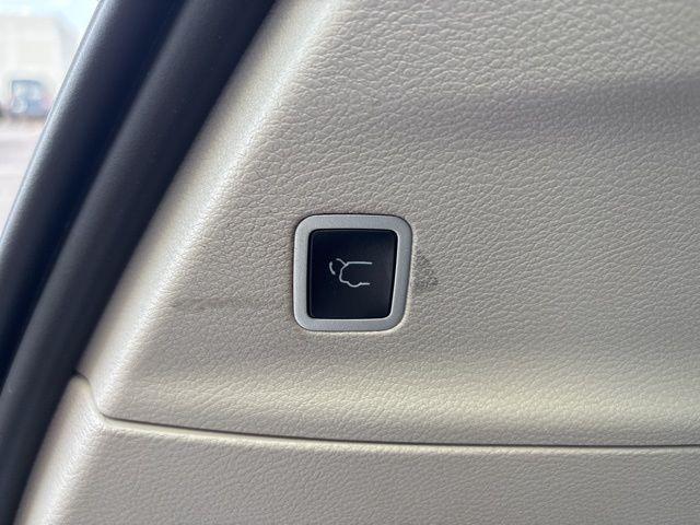 used 2024 Chrysler Pacifica car, priced at $33,000