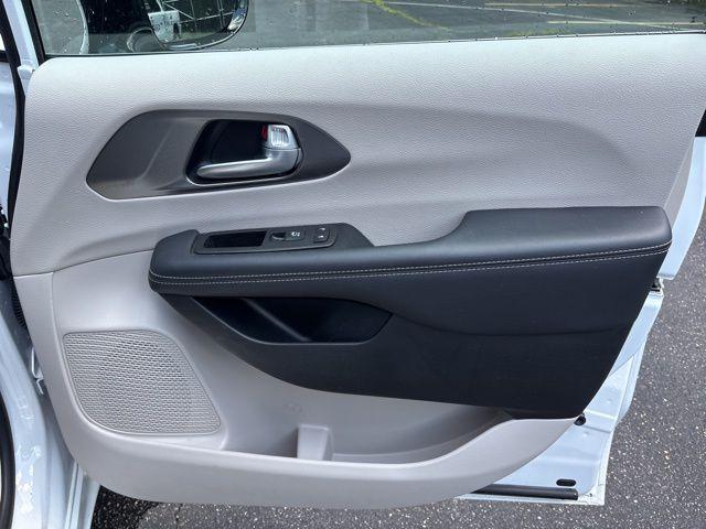 used 2024 Chrysler Pacifica car, priced at $33,000