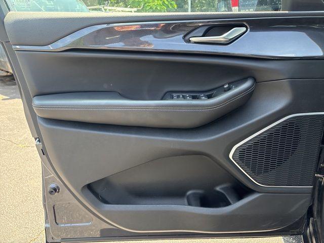 used 2022 Jeep Grand Cherokee car, priced at $34,254