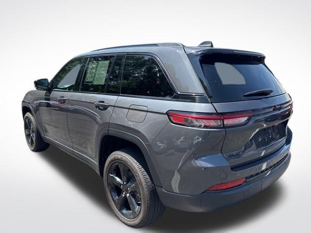 used 2022 Jeep Grand Cherokee car, priced at $34,254
