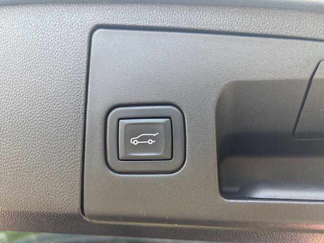 used 2023 Cadillac XT4 car, priced at $25,636