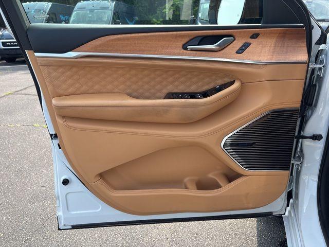 used 2022 Jeep Grand Cherokee car, priced at $39,445
