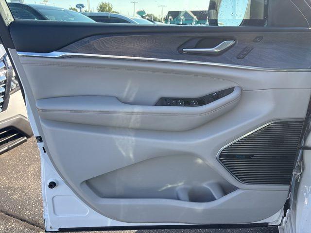 used 2022 Jeep Grand Cherokee car, priced at $35,500