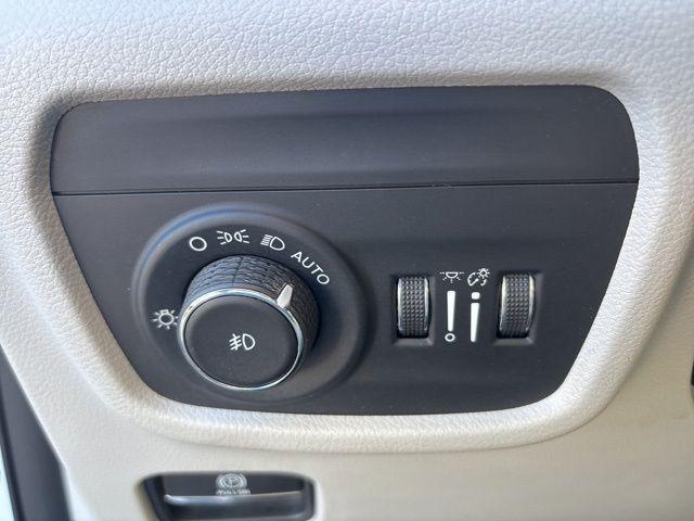 used 2022 Jeep Grand Cherokee car, priced at $35,500