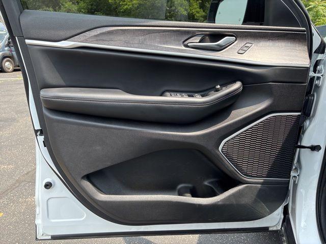 used 2022 Jeep Grand Cherokee car, priced at $33,000