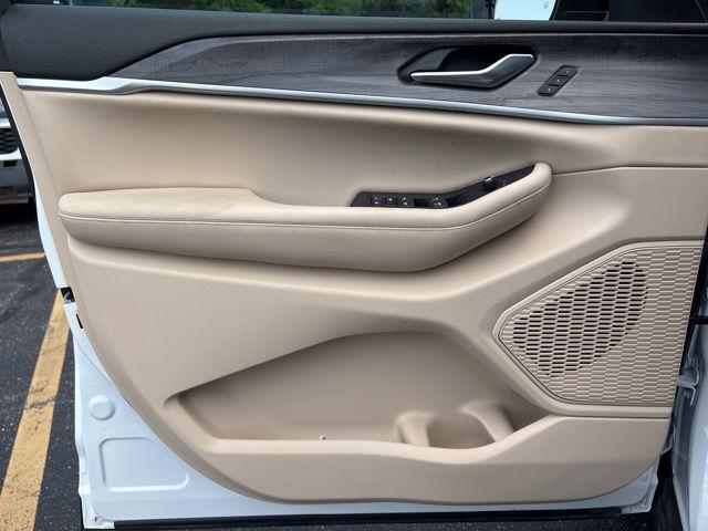 used 2023 Jeep Grand Cherokee car, priced at $35,000