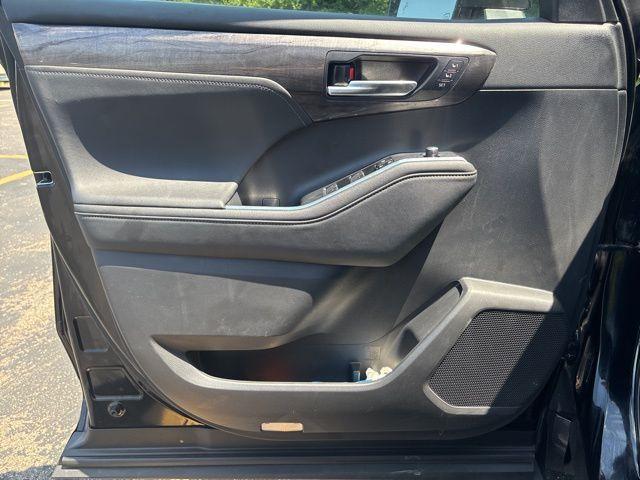 used 2023 Toyota Highlander Hybrid car, priced at $45,000