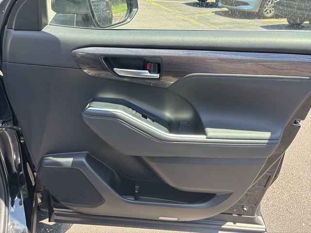 used 2023 Toyota Highlander Hybrid car, priced at $45,000