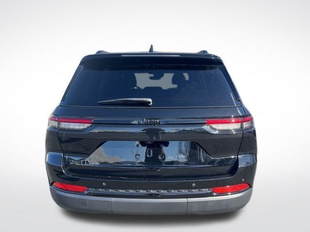 used 2023 Jeep Grand Cherokee car, priced at $34,000