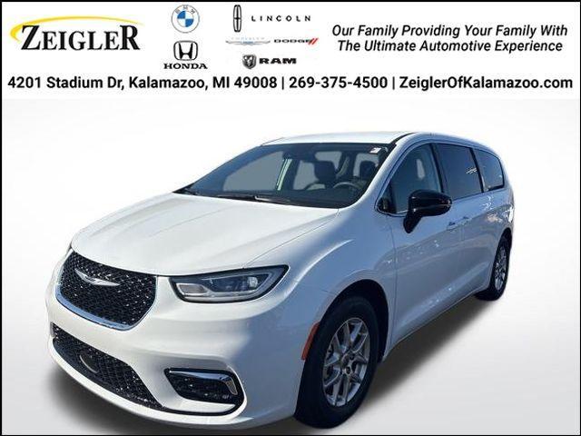 used 2024 Chrysler Pacifica car, priced at $33,000