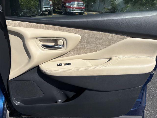used 2022 Nissan Murano car, priced at $25,000