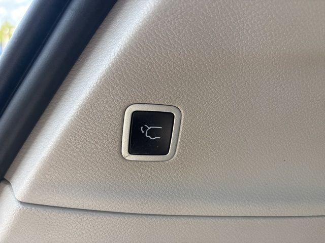 used 2024 Chrysler Pacifica car, priced at $33,000