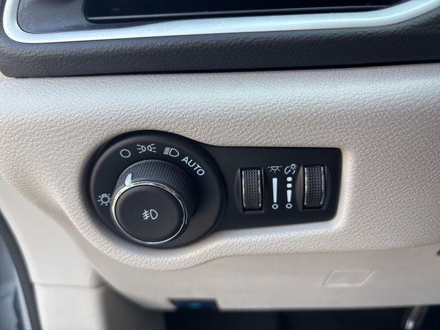 used 2024 Chrysler Pacifica car, priced at $33,000