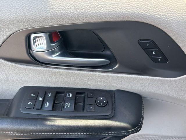 used 2024 Chrysler Pacifica car, priced at $33,000